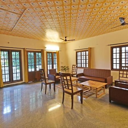 Villa Close To Rock Beach-Family Room 蓬蒂切里 外观 照片