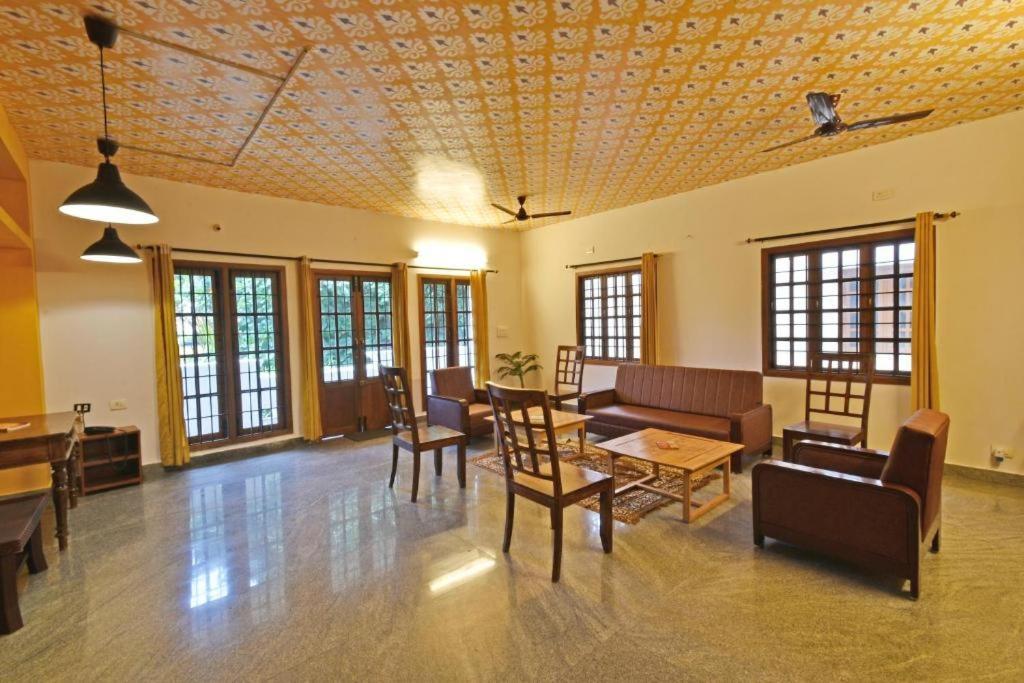 Villa Close To Rock Beach-Family Room 蓬蒂切里 外观 照片